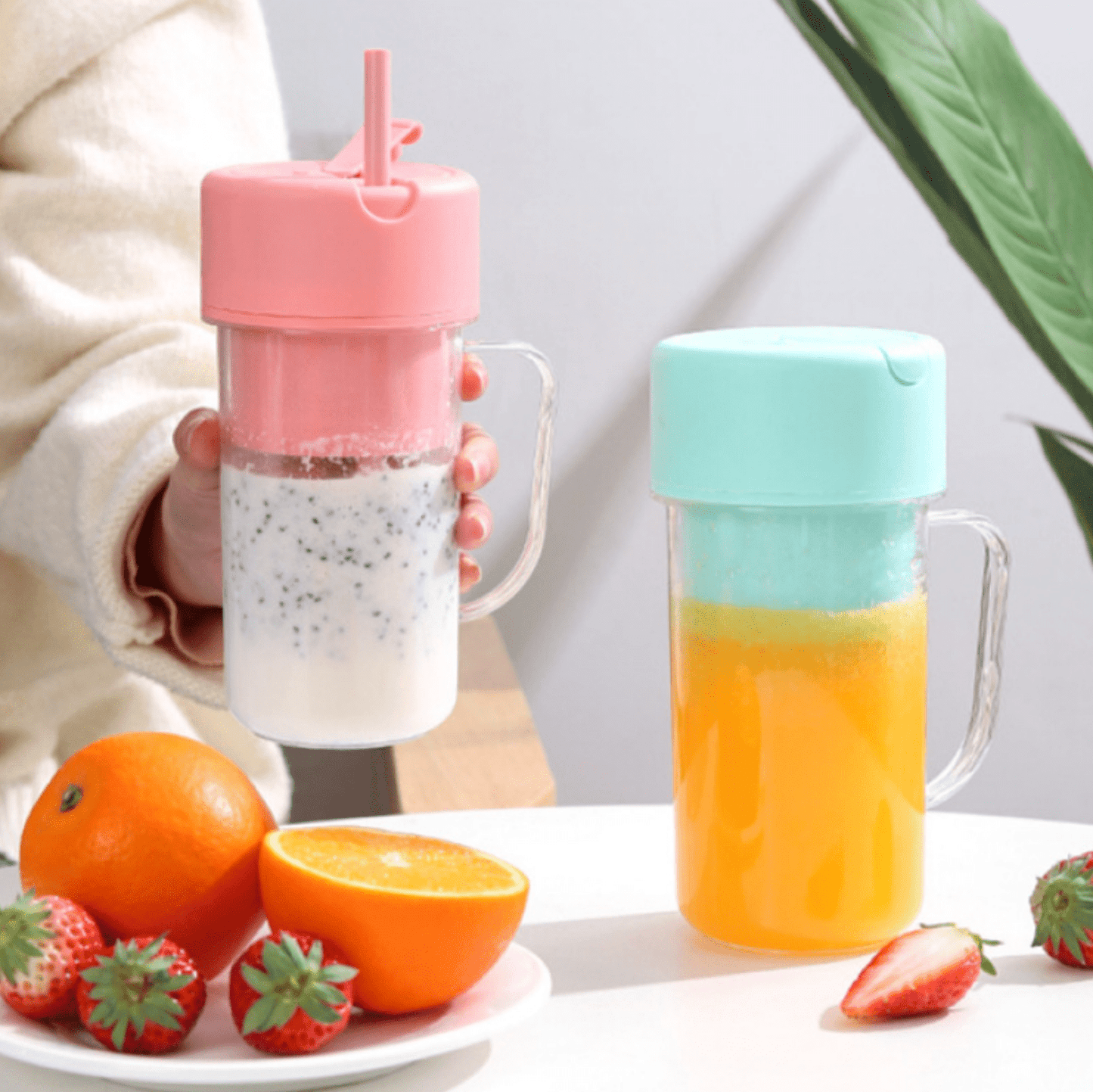Rechargeable Mini Juicer with Cup